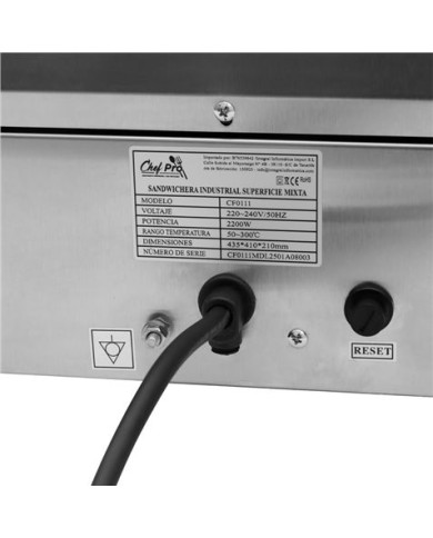 SANDWICHERA INDUSTRIAL SUPERFICIE MIXTA (RAYADA + LISA) 2200W CHEF PRO